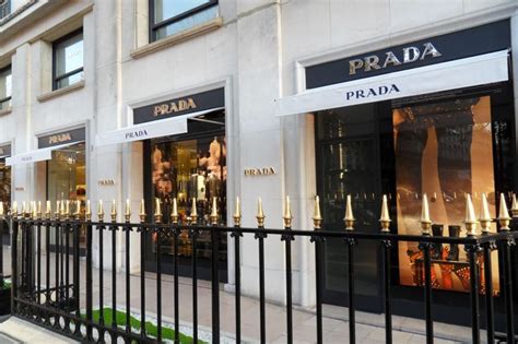 prada 18 avenue matignon 75008 paris|Prada Retail France .